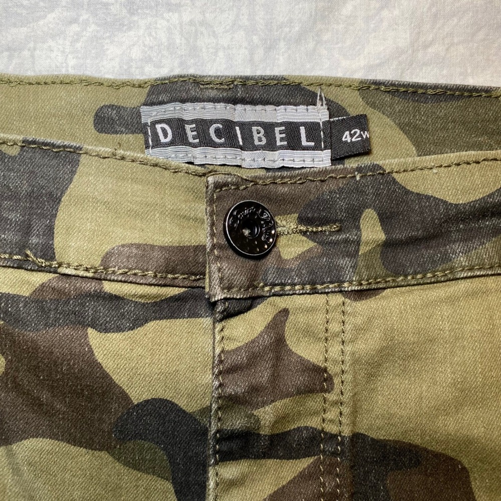 Decibel Camo Cargo Shorts Men's 42 Orange Utility Strap Pocket Streetwear - Picture 2 of 10